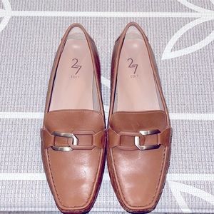 Naturalizer 27 EDIT Hellen 2 Leather Slip-On Flat English Tea (Brown)